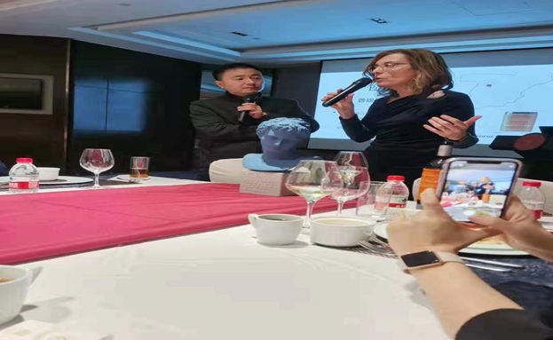 國家級同聲翻譯工資一天大概多少錢?